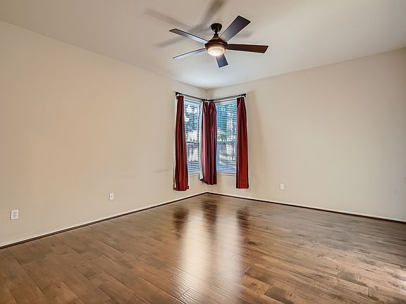 4th image of 1712 McClannahan Dr