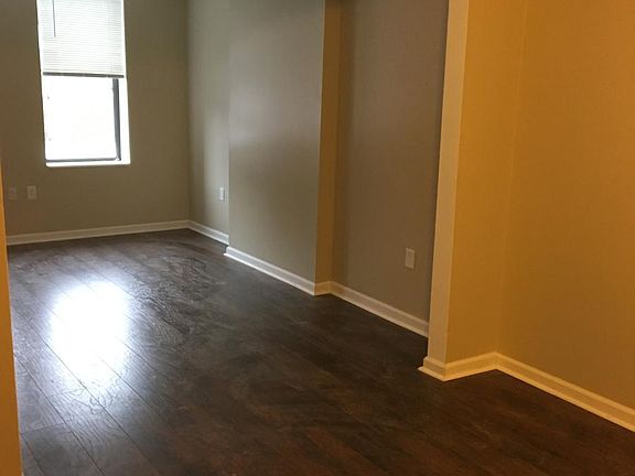 3rd image of 620 N Saint Clair St APT 5N