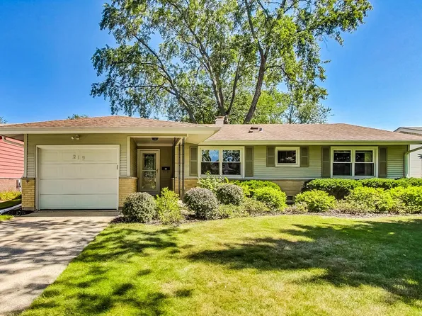 219 Wildwood Rd, Elk Grove Village, IL 60007