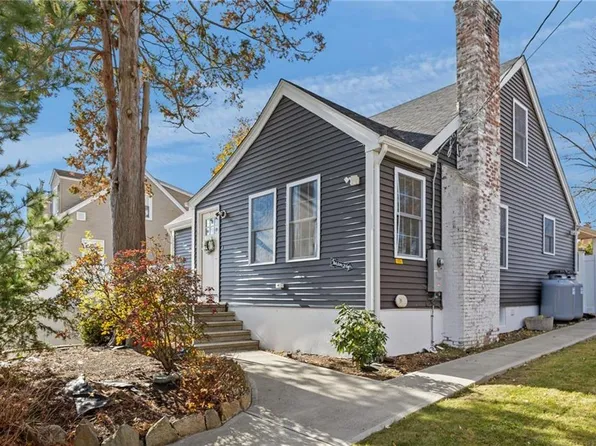 31 Swan St, North Providence, RI 02911