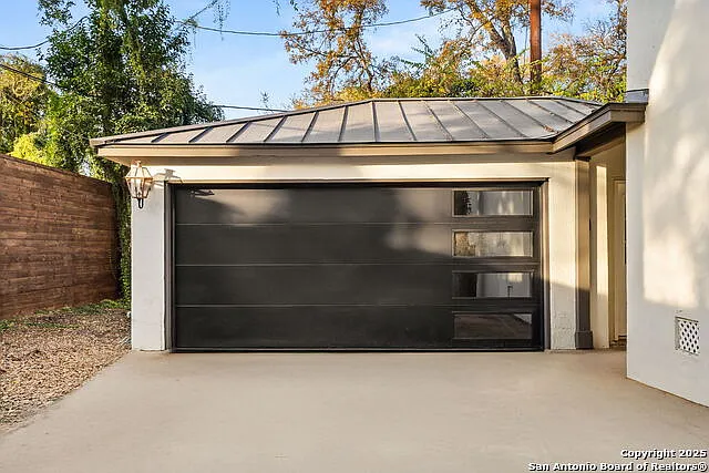 417 E Hildebrand Ave — Photo 27