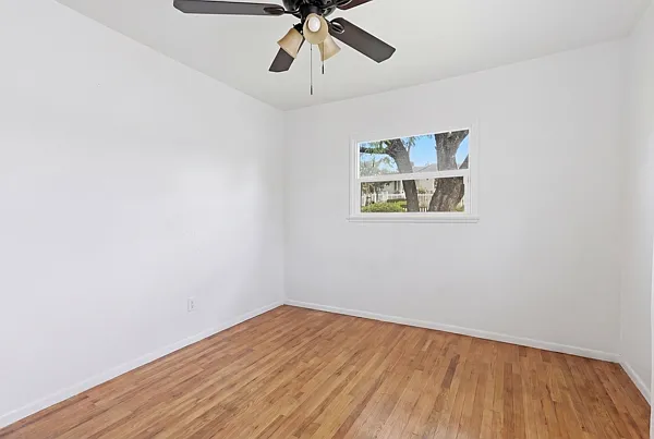 1329 La Loma Dr — Photo 12