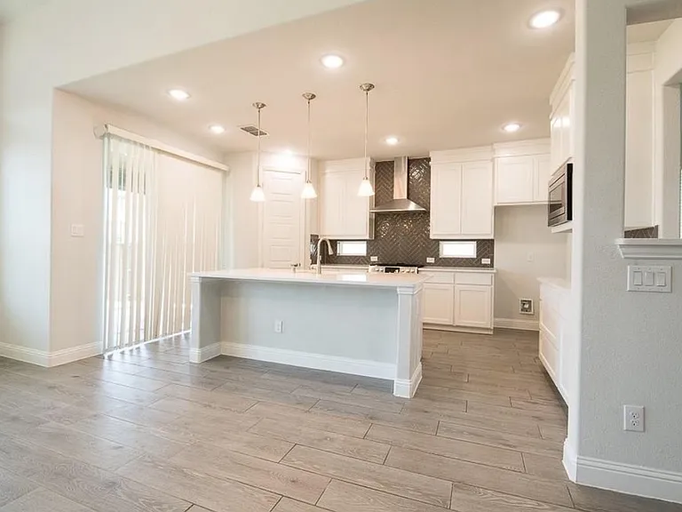 1412 Anna Marie Ln — Photo 3