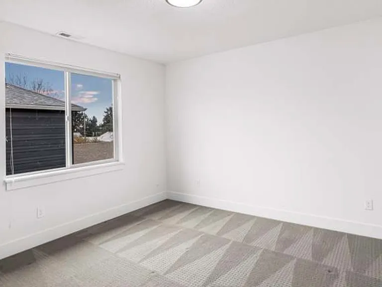 7606 N Burrage St — Photo 18