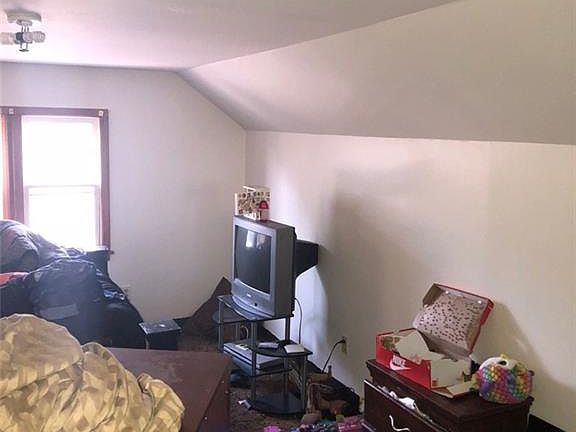 4th image of 69 Millicent Ave