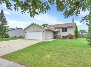2124 S Driftwood Ln, Appleton, WI 54915