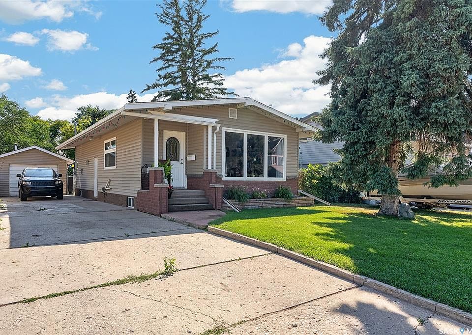 1st image of 529 Athabasca STREET W