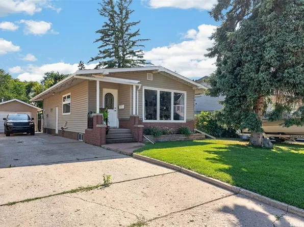529 Athabasca STREET W, Moose Jaw, SK S6H 2C5