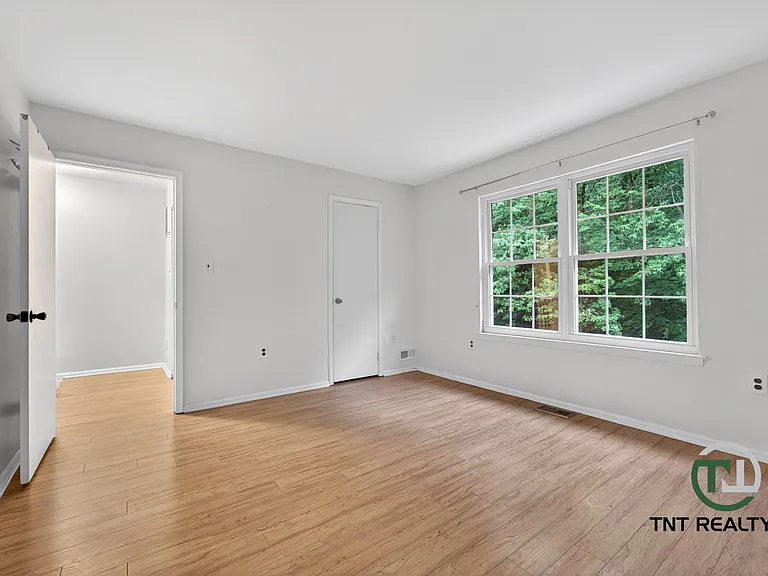 323 Constitution Cir — Photo 21