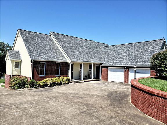 2nd image of 252 Lakeshore Cir