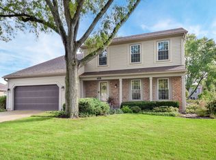 2141 Langford Ln, Wheaton, IL 60189