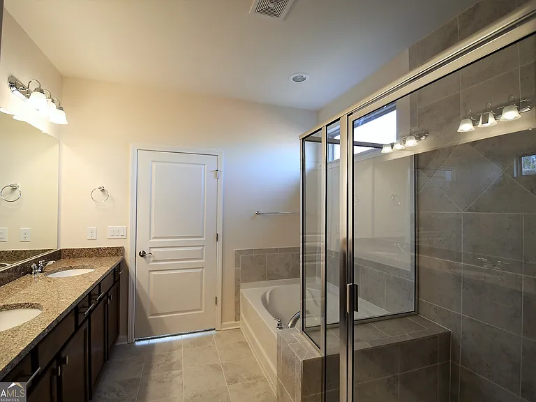 217 Florence Rd — Photo 9