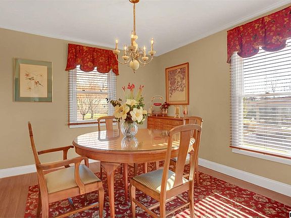 3rd image of 2209 Boxwood Ln