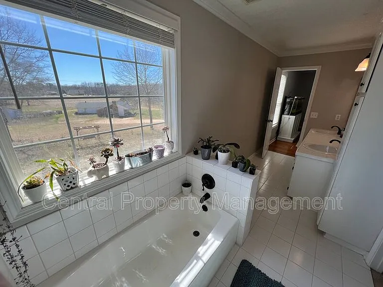 1014 Old Mill Rd — Photo 24