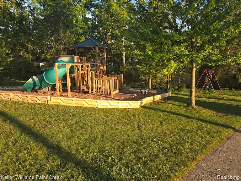 1125 S Long Lake Blvd — Photo 49