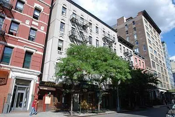 Rented by Buchbinder & Warren | media 18