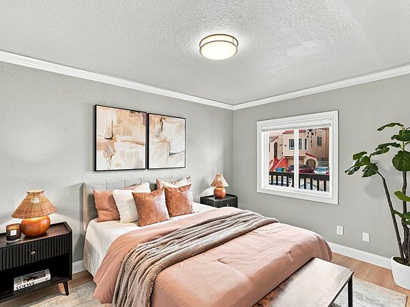 5th image of 135 Farallones St