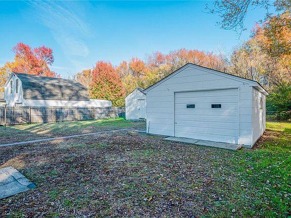 Detached garage - access through side yard