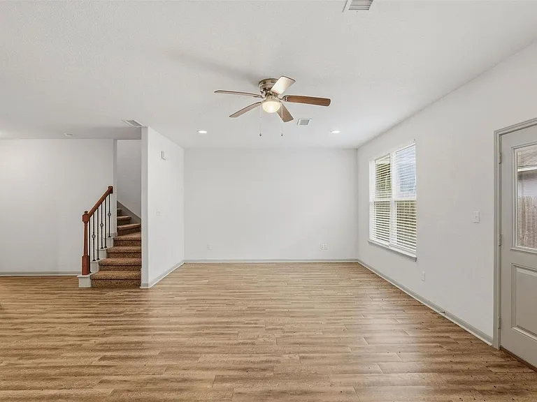 634 Magnolia Bnd — Photo 14