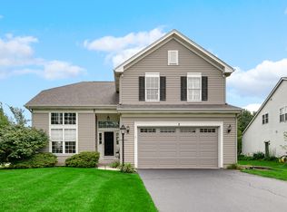 2 Butler Ct, Algonquin, IL 60102