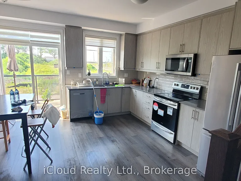 120 Court Dr — Photo 17