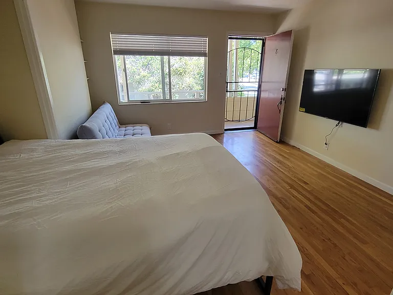 954 N 1st St #8 — Photo 2
