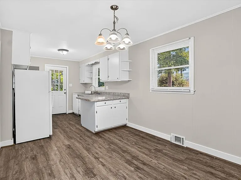 1512 Lynne Ave — Photo 6