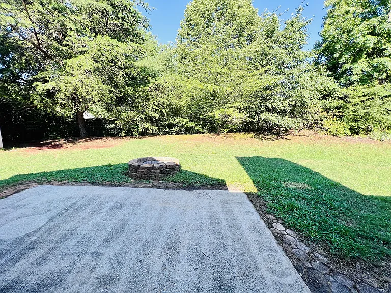 116 Bibb Dr — Photo 35