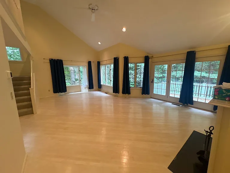 401 Browning Ln — Photo 12