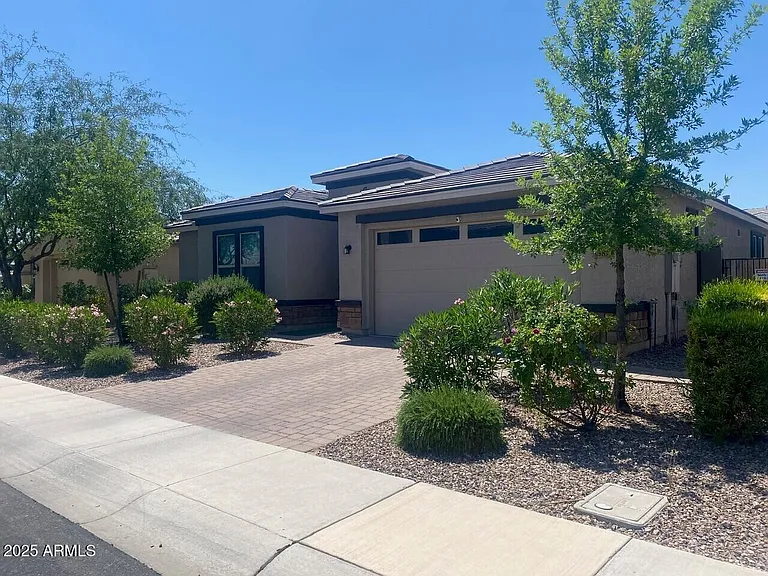1381 E Scorpio Pl — Photo 1