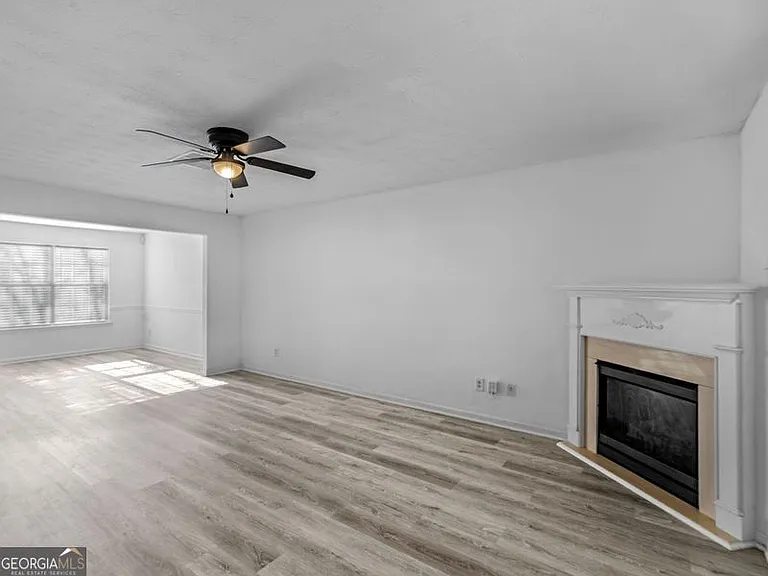 305 Nunnally Dr — Photo 8