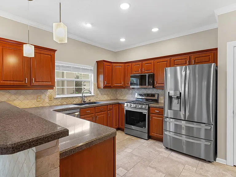 506 Lakeway Dr — Photo 19