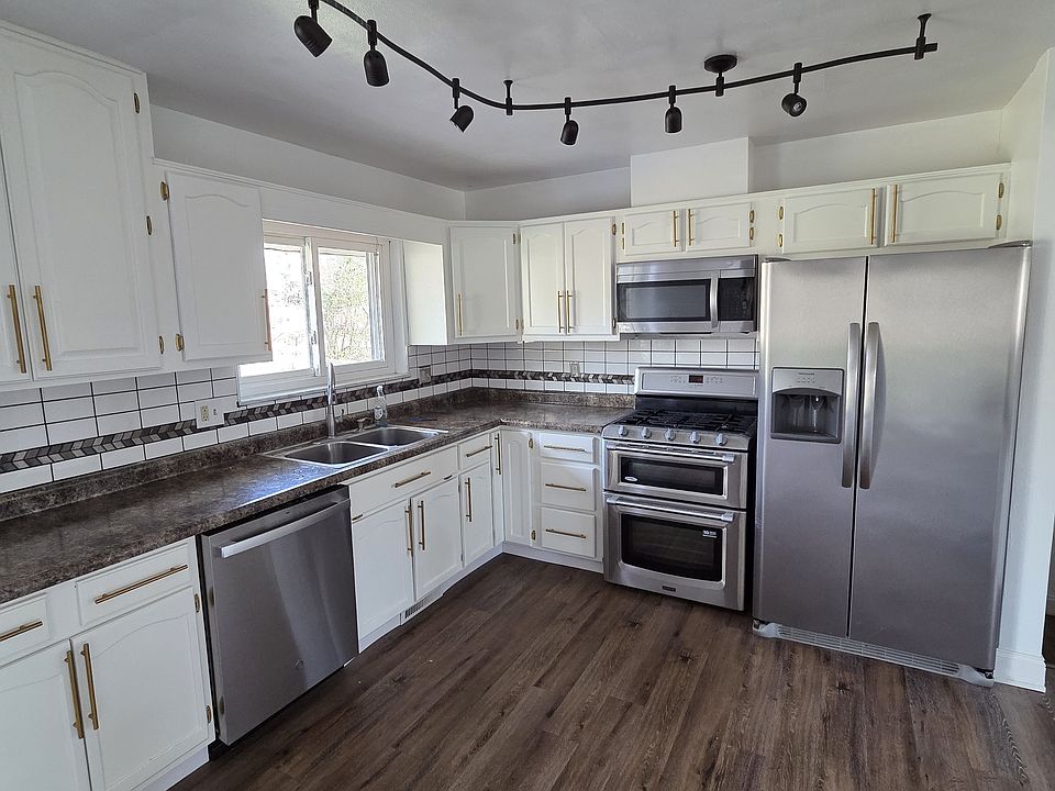 1st image of 6070 Birdwood Cir