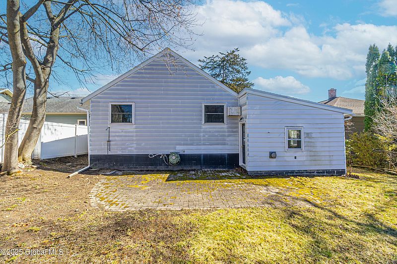 3rd image of 22 Vista Avenue