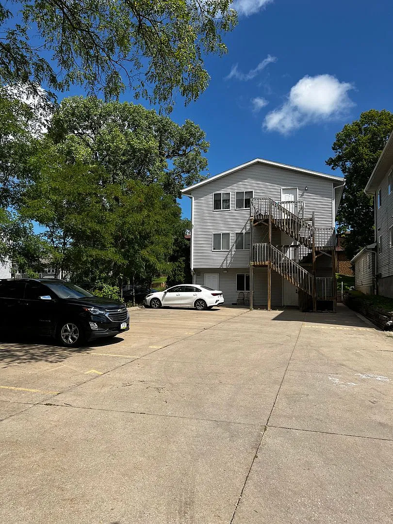 427 S. Van Buren Street — Photo 2