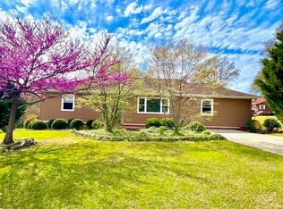 104 S Oakleaf Dr, Landrum, SC 29356