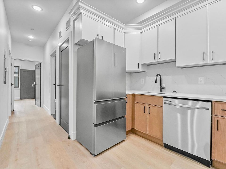 2nd image of 144 Magnolia Ave #1