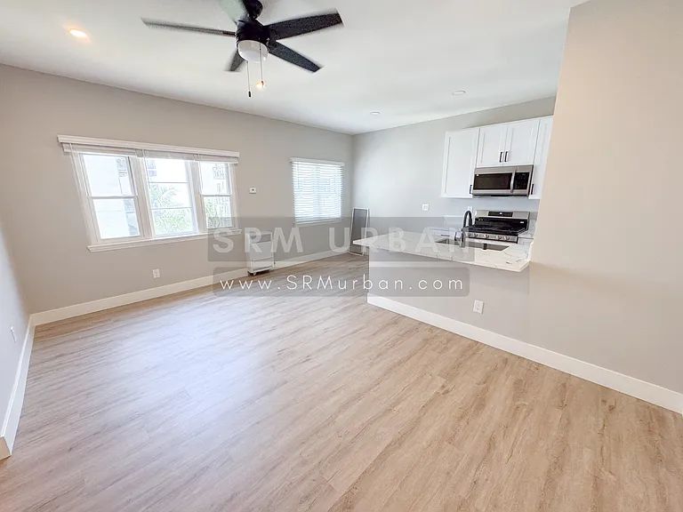 915 17th St #11 — Photo 3