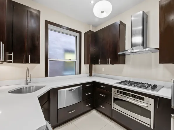 324 East 50th Street image 2 of 6