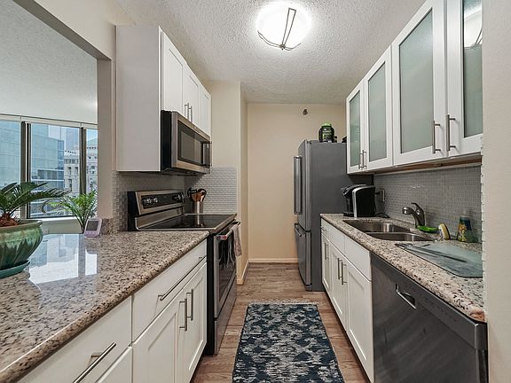 3rd image of 400 N Lasalle St #2307