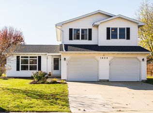 1435 Larson St, Sycamore, IL 60178