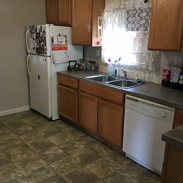 2nd image of 643 Chestnut Ave