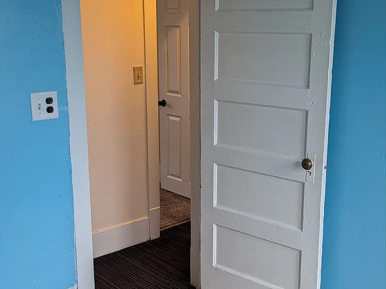 705 W Charles St — Photo 10