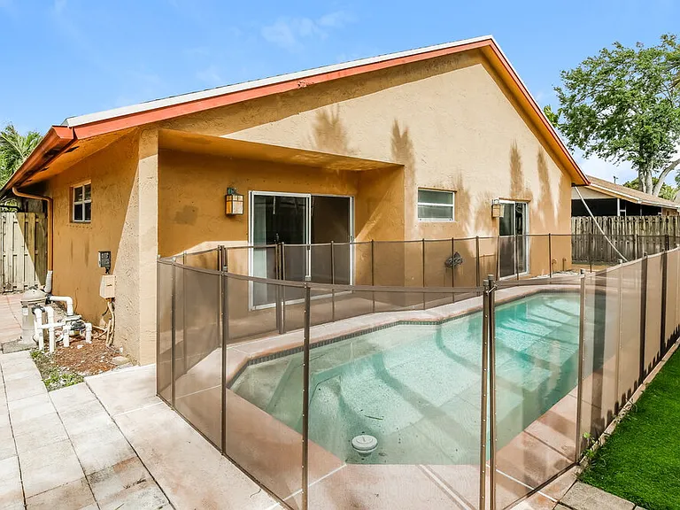 6642 NW 42nd Ave — Photo 16