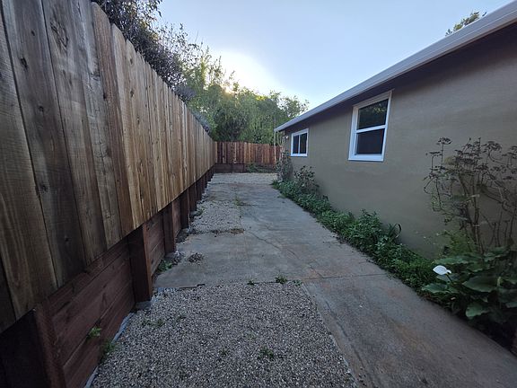 4th image of 1303 Solano Dr