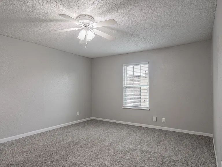Shadow Bay Apartments — Photo 9
