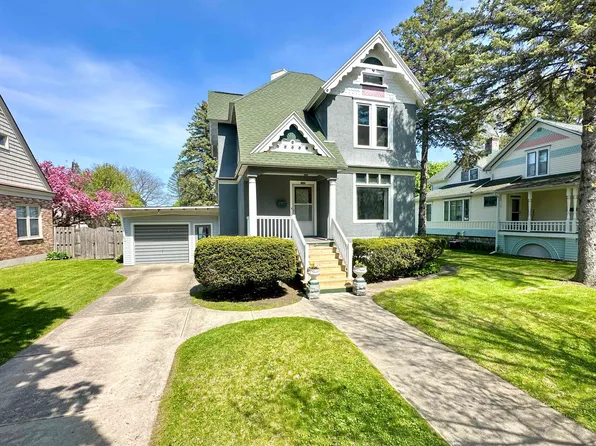 1716 7th St, Menominee, MI 49858