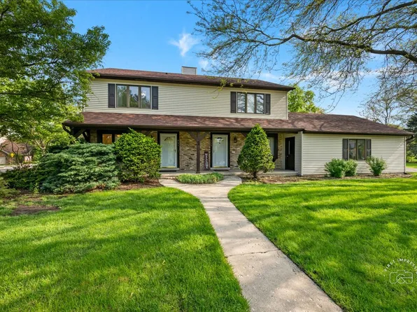 751 Monticello Dr, Naperville, IL 60563