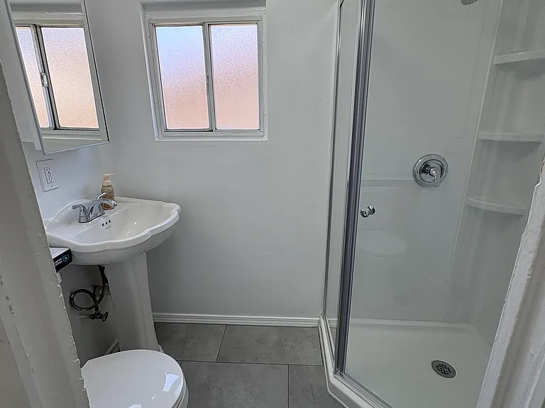 .75 bath connected to bedroom
