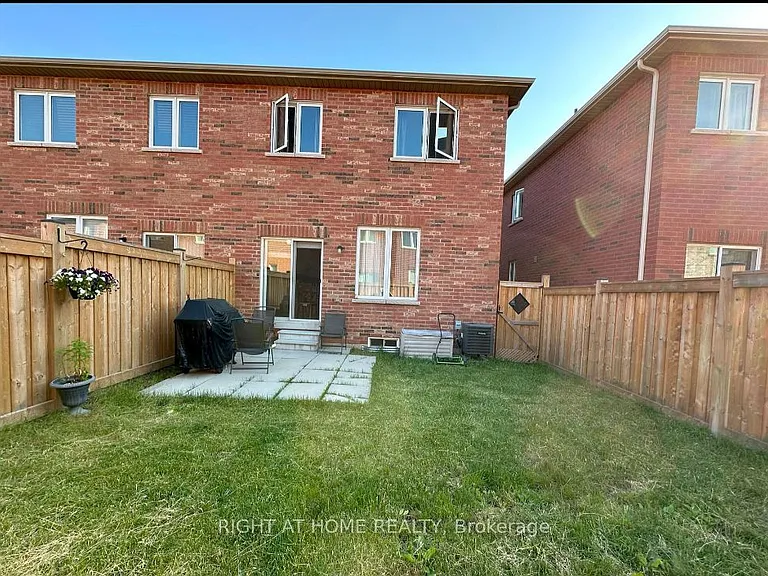 609 Bessborough Dr — Photo 18